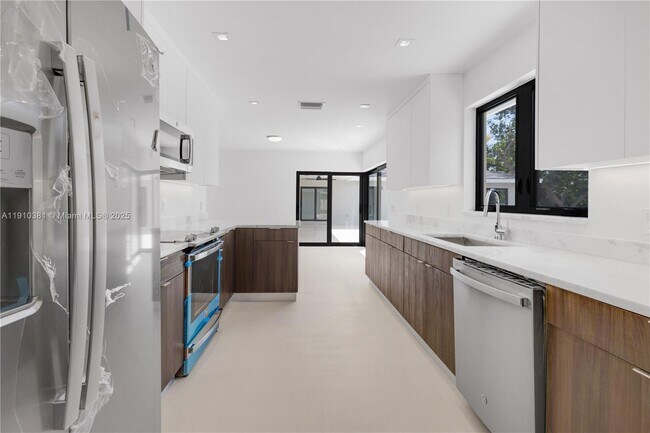 Building Photo - 8000 SW 139th Ter