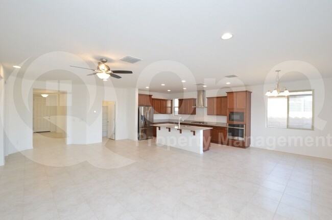 Building Photo - 5037 N 81st Ave
