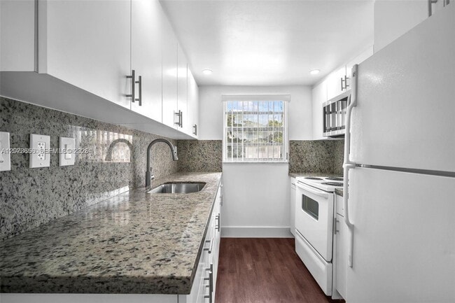 Foto del edificio - 9301 SW 4th St