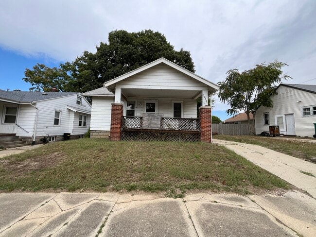 Foto del edificio - 2044 E Lincoln Ave