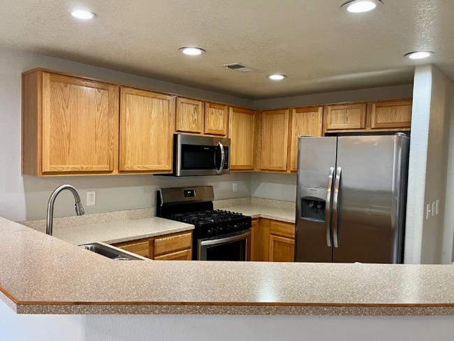 Building Photo - 6800 Vista Del Norte Dr NE