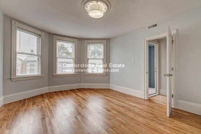 Building Photo - 147 Boston St