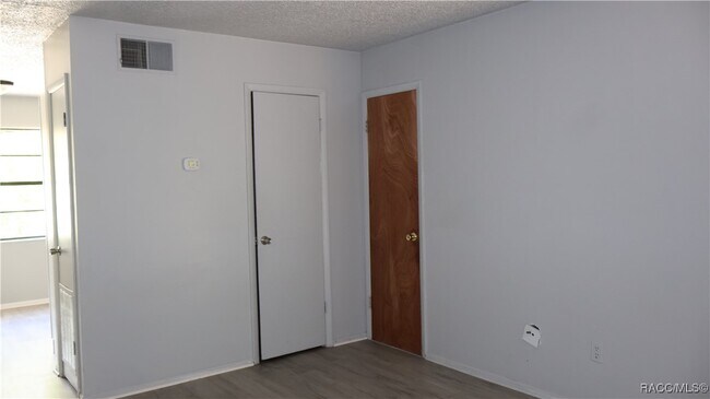 Foto del edificio - 623 NE 9th St