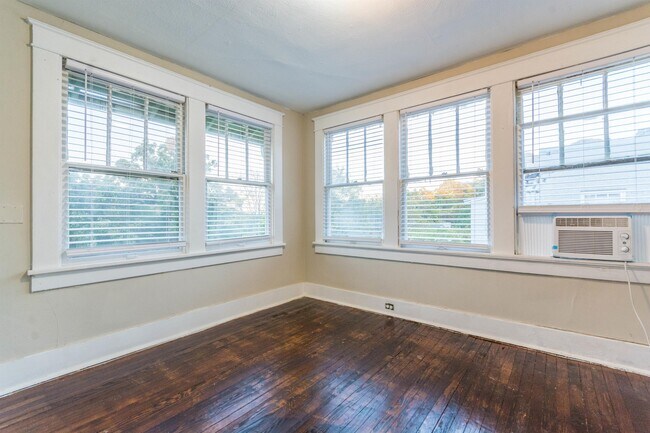 Building Photo - 2516 Kavanaugh Blvd