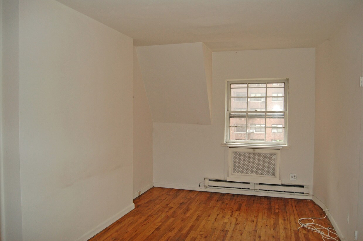 Primary Photo - 286 West End Ave