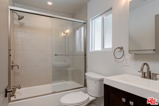 Foto del edificio - 4136 Grand View Blvd