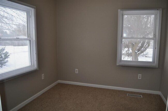 Building Photo - 2706 Broadripple Dr