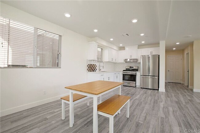 Building Photo - 3551 Sabina St