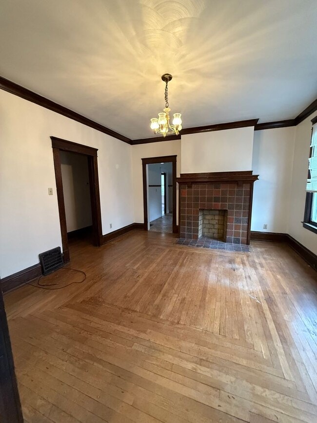 Building Photo - 1612 Quarrier St