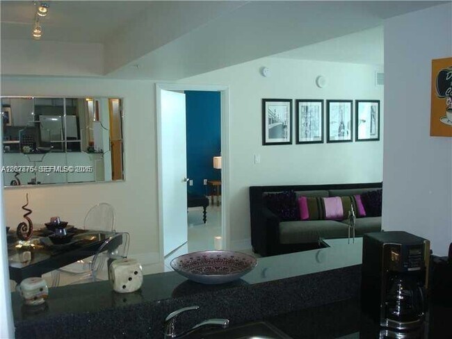 Foto del edificio - 1861 NW S River Dr