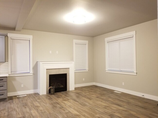 Building Photo - 1655 SE 130th Ave