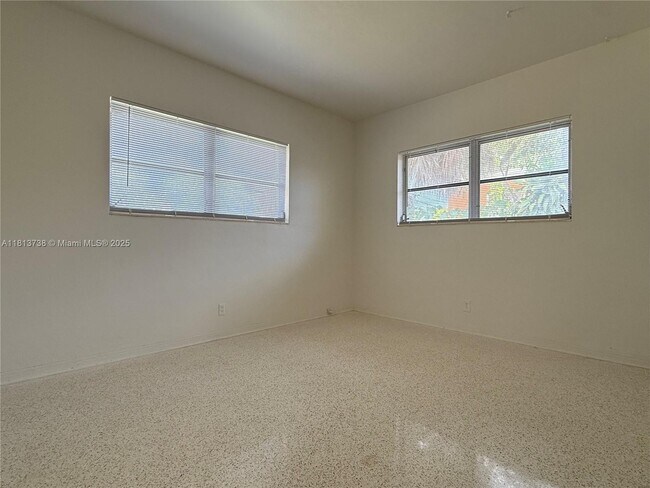 Foto del edificio - 27 SW 5th St