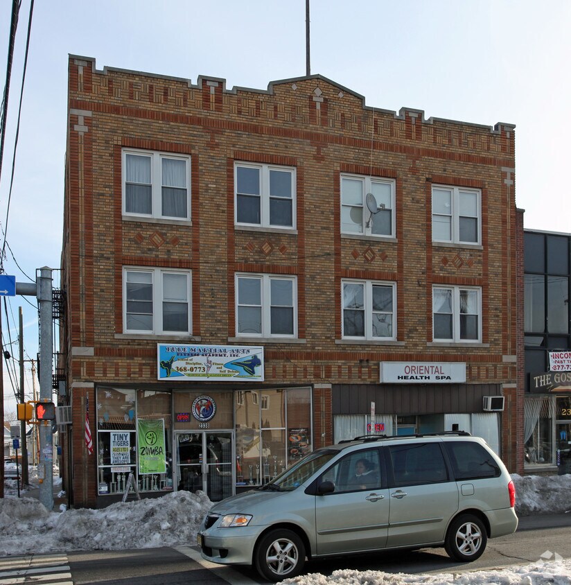 Building Photo - 2336 Main St