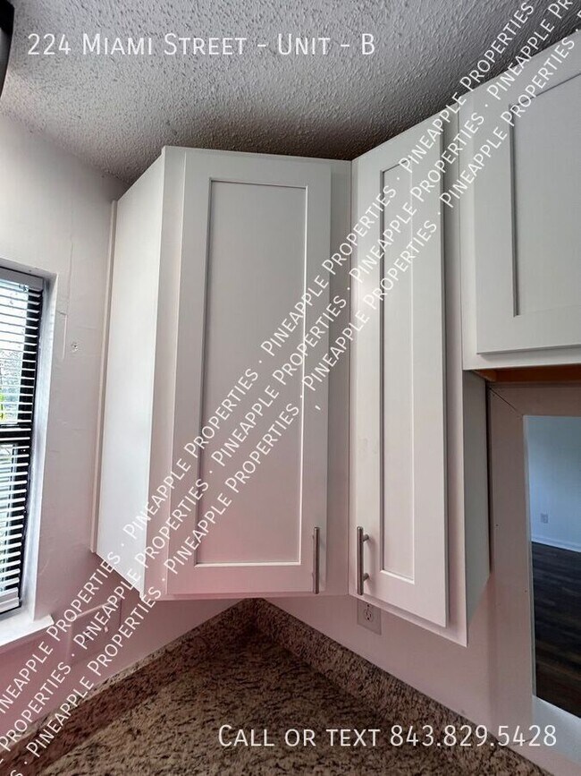 Foto del edificio - 224 Miami St