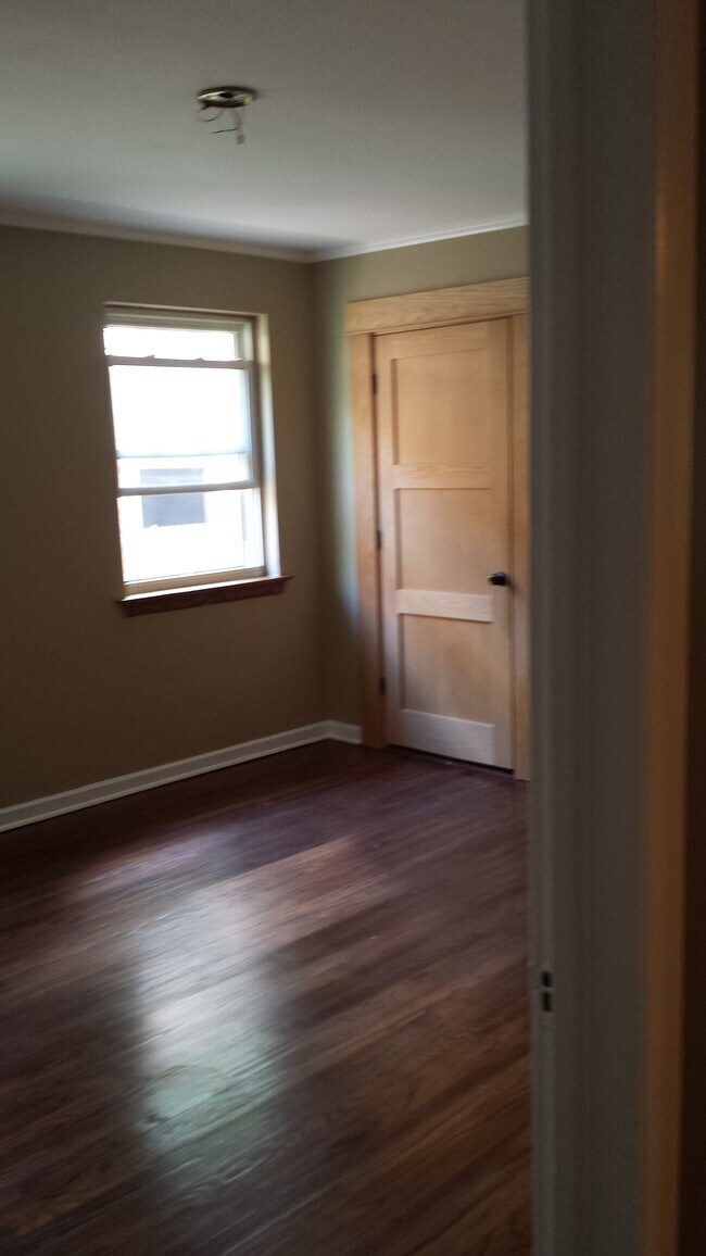 Bedroom - 6671 W Devon Ave