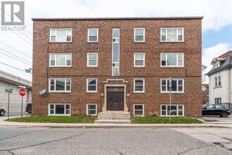 Building Photo - 3-3 Webber Ave