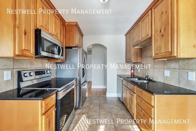 Building Photo - 2205 King St