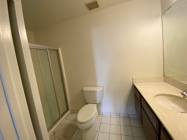 Guest bath - 20425 S Vermont Ave