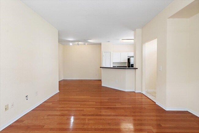 Building Photo - Highly desired Bishops Court Community condo!