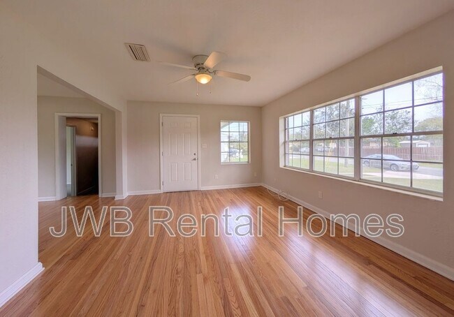Building Photo - 7818 Caxton Cir W