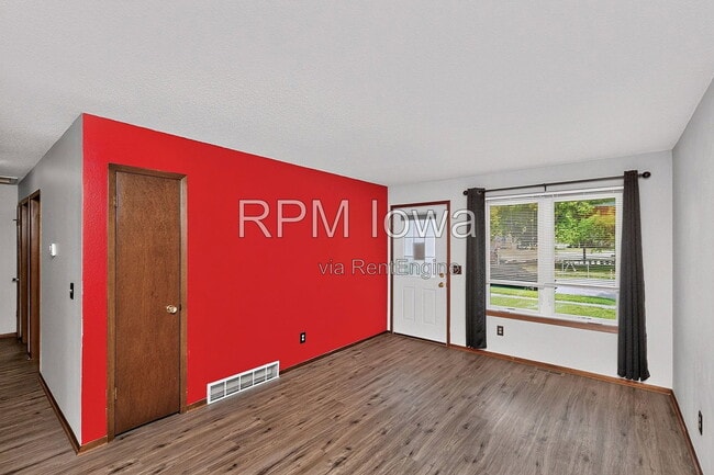 Building Photo - 1614 NW Applewood St