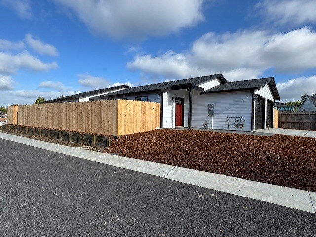Foto del edificio - 2207 McKinleyville Ave