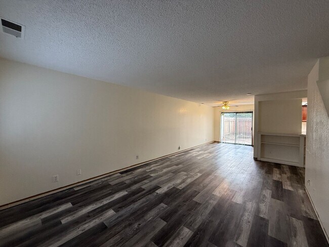 Foto del edificio - Old Orcutt Two Story Condo with One Car Ga...