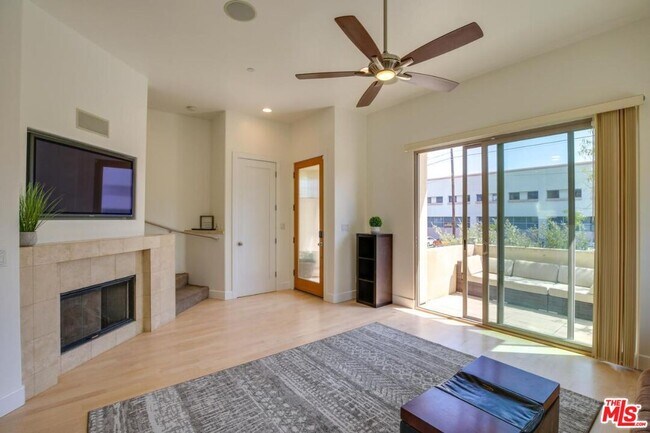 Foto del edificio - 301 Kansas St