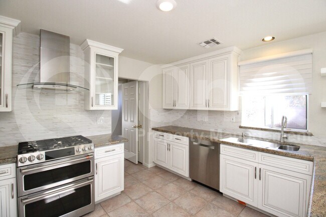 Foto del edificio - 7650 E Williams Dr