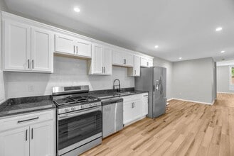 Building Photo - 2042 E Fayette St