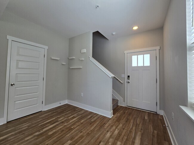 Foto del edificio - 6006 Hillside Ln