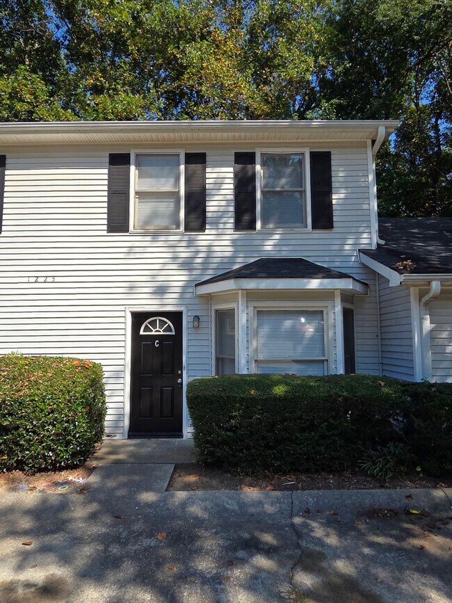 Building Photo - 1225 Oakplace Dr SW