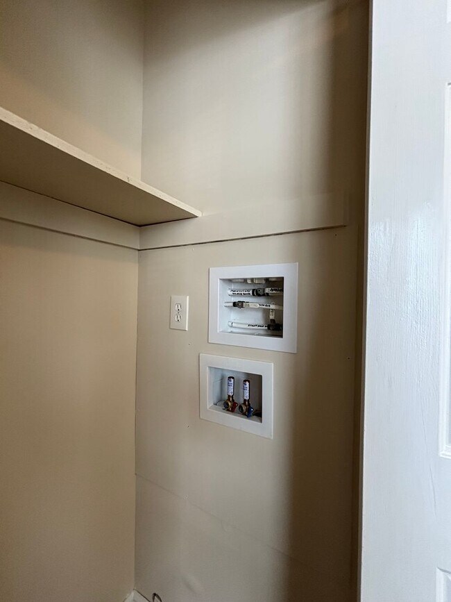 Foto del edificio - Beautiful 3 bedroom 1.5 Bath Fully Remodel...