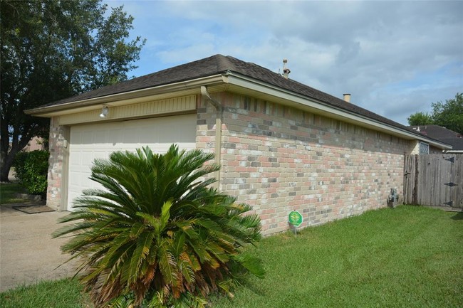 Building Photo - 14403 E Glen Willow Rd