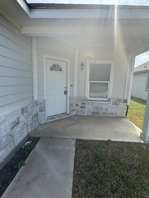 Building Photo - 17706 Cedar Crst Dr