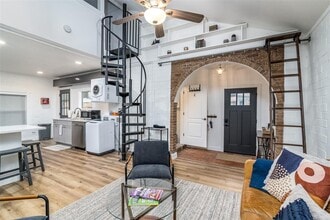 Building Photo - 1507 Holly St