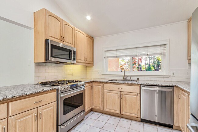 Building Photo - Fabulous 3BR 2BA Single Family Los Altos Home