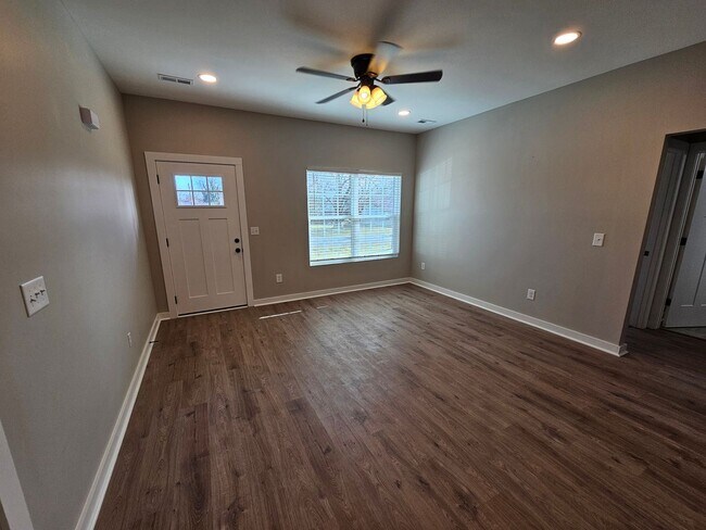 Building Photo - 3 br, 2 bath House - 121 Locust St.