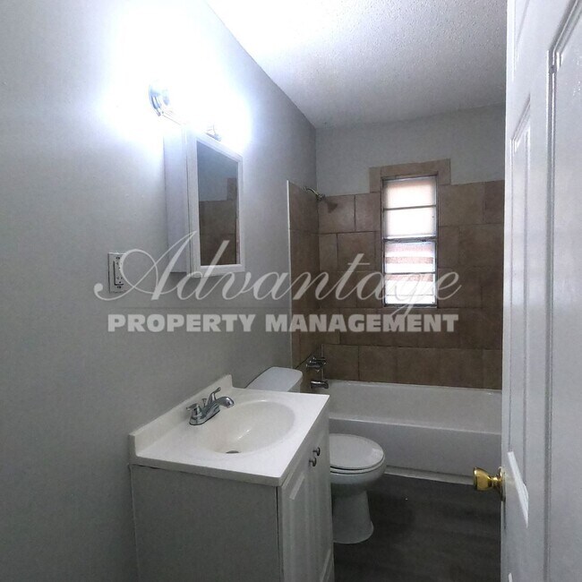 Foto del edificio - Come see this Newly Renovated 2 Bedroom Ho...