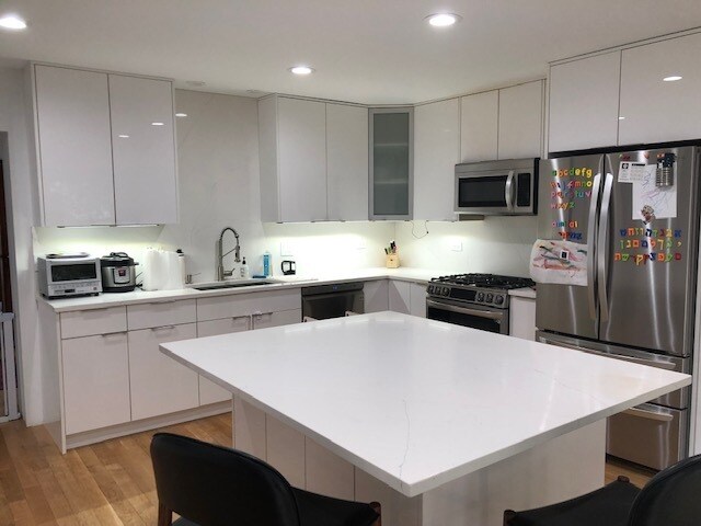 Foto del edificio - 50 Lakeside Pl