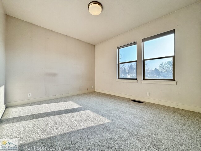 Building Photo - 8932 W Northview St
