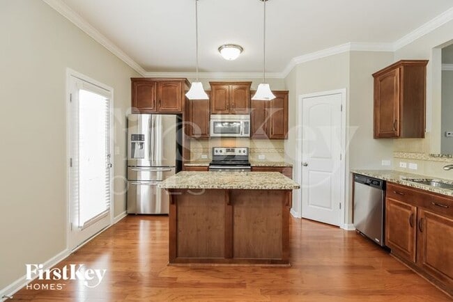 Building Photo - 323 Summergate Dr