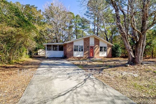 Building Photo - 402 Kingston Rd