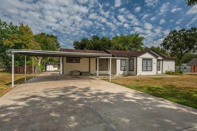 Building Photo - 7221 Evans St