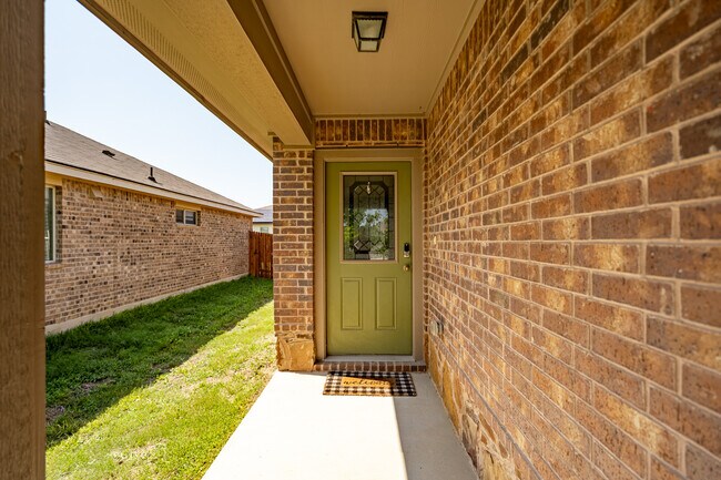 Building Photo - 121 Hematite Ln