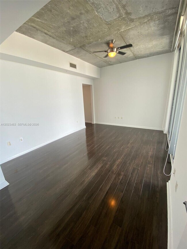 Foto del edificio - 3470 E Coast Ave