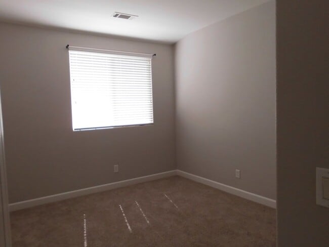 Building Photo - 207 Coulter Way