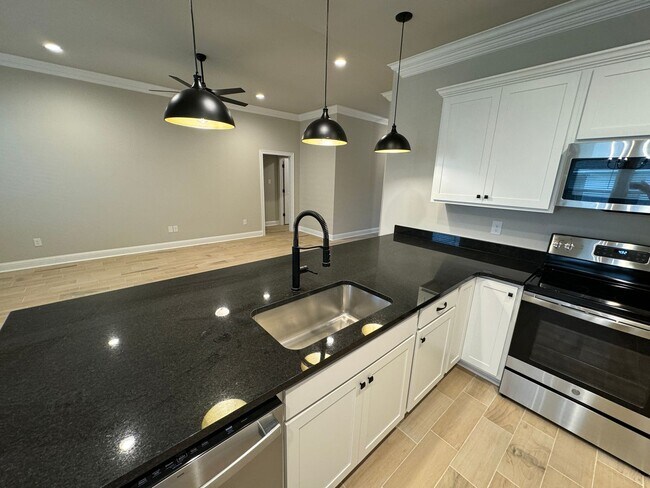 Foto del edificio - Brand New Construction in Haughton