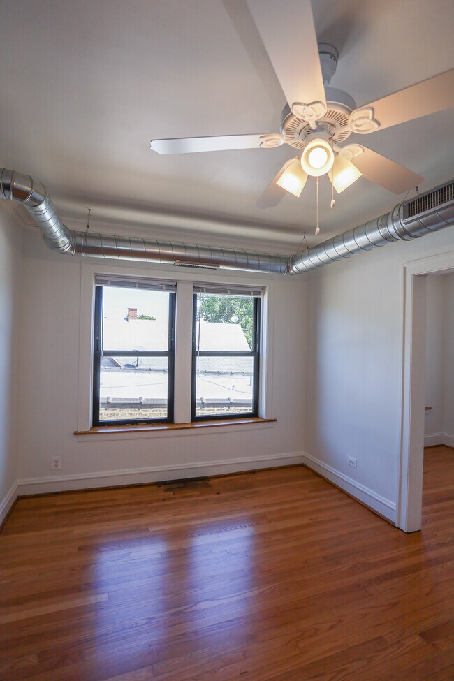 Foto del edificio - 4415 N Hamilton Ave