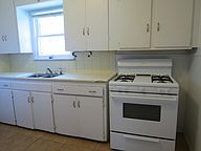 Foto del edificio - 2 Bed, 1 Bath Home with Bonus Room in Bryan for August Move in!